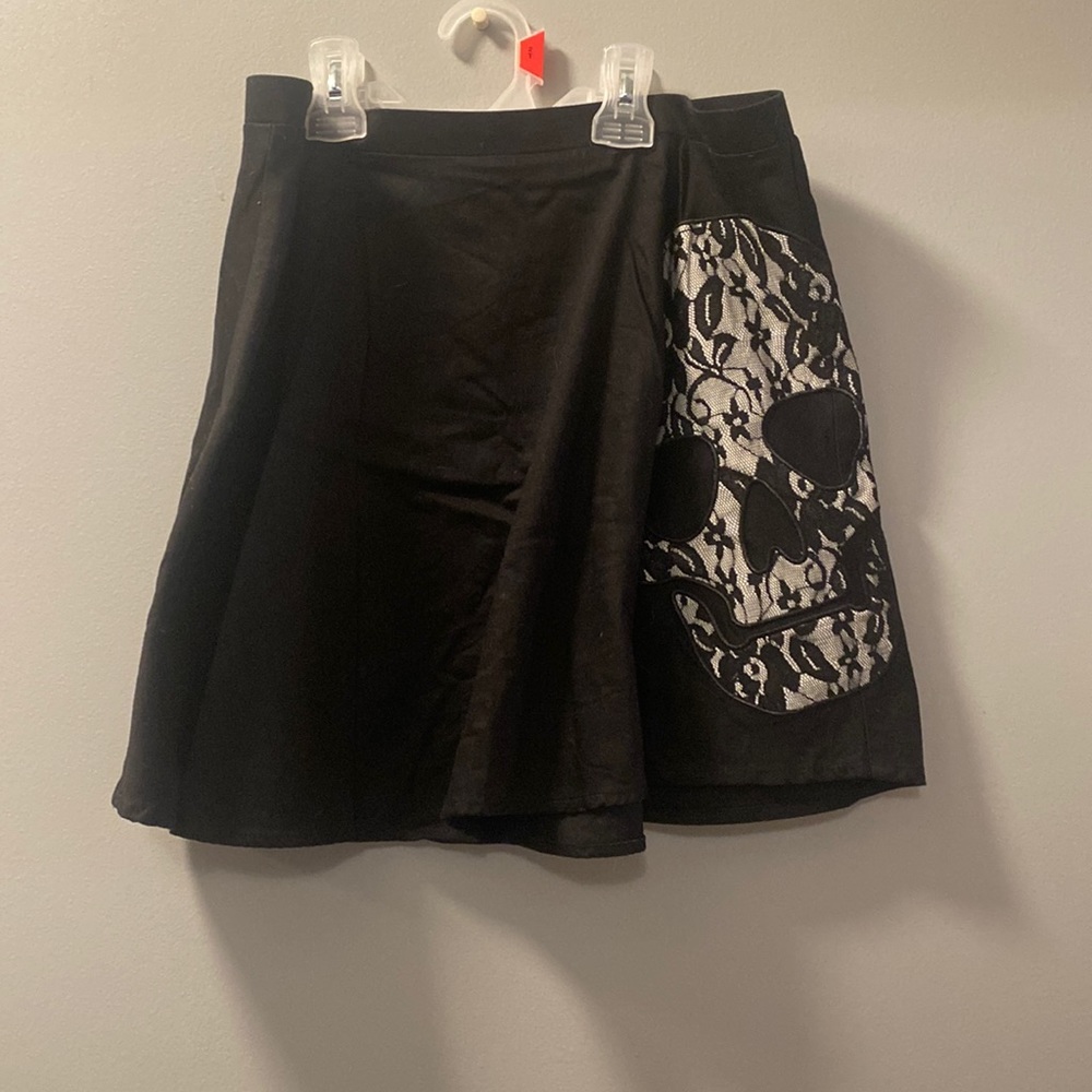 Hot topic skater skirt with lace detail skull size large